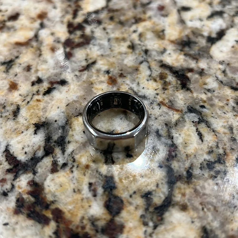 Oura Ring : Silver, Size 8